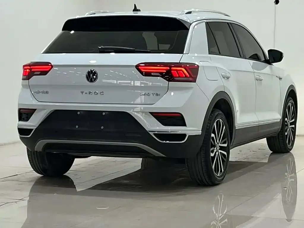 Volkswagen T-Roc — фото 2