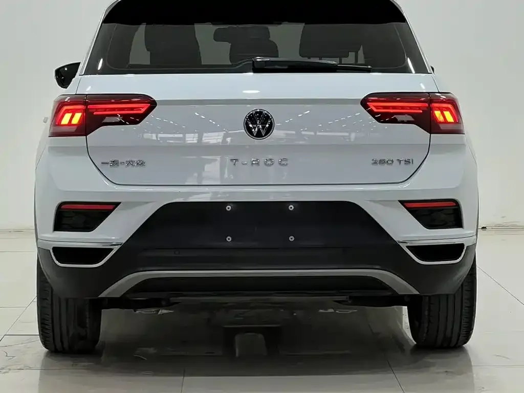 Volkswagen T-Roc — фото 6