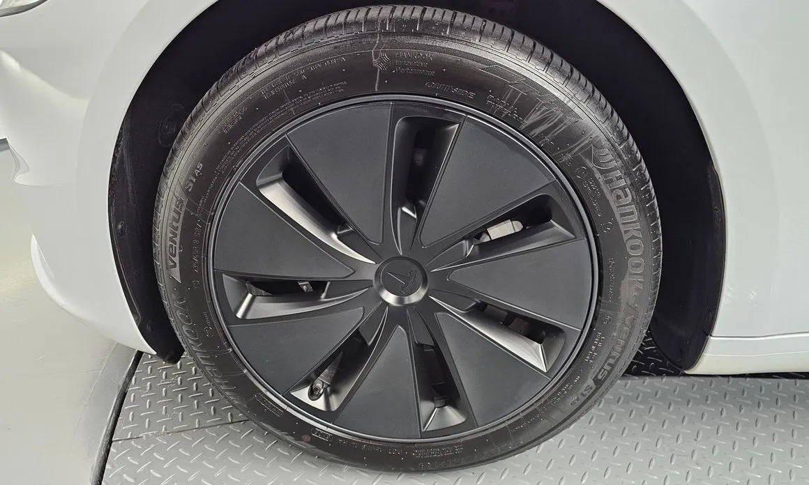 Tesla Model 3 — фото 10