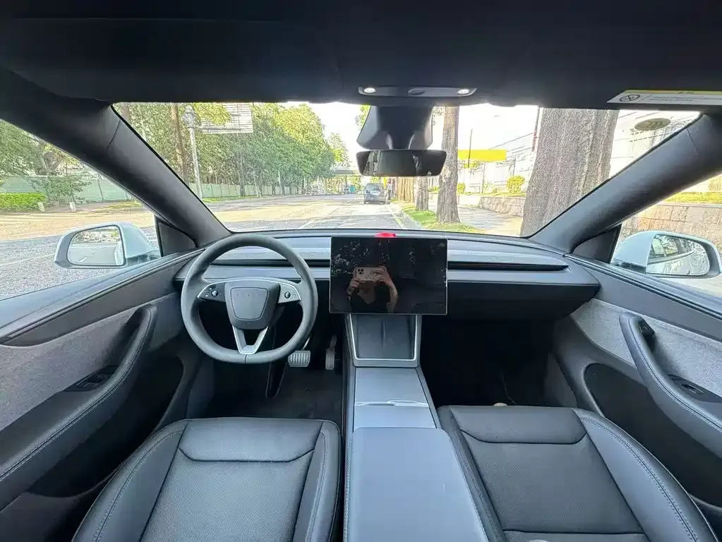 Tesla Model Y — фото 7