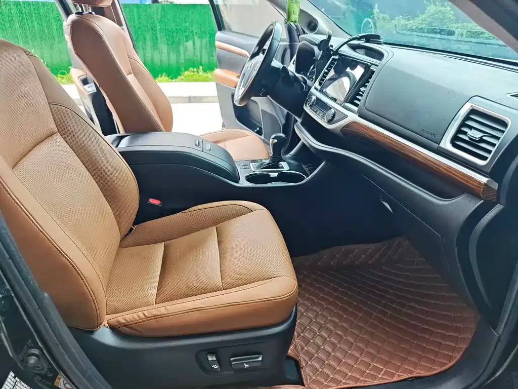 Toyota Highlander — фото 10