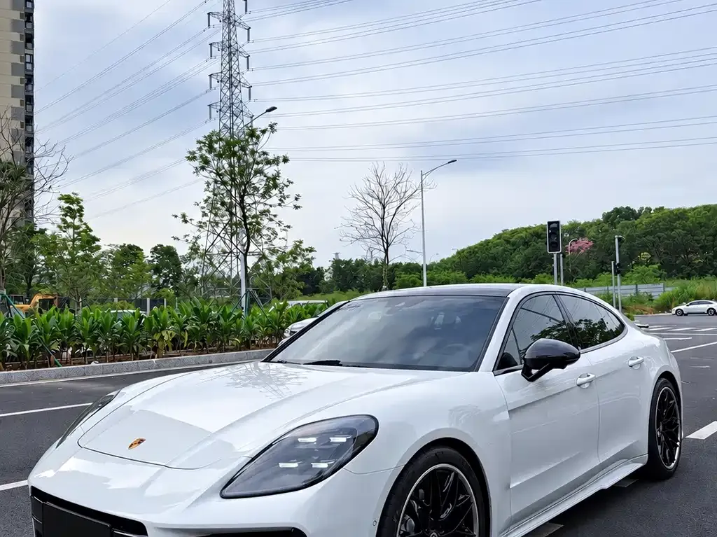 Porsche Panamera — фото 1