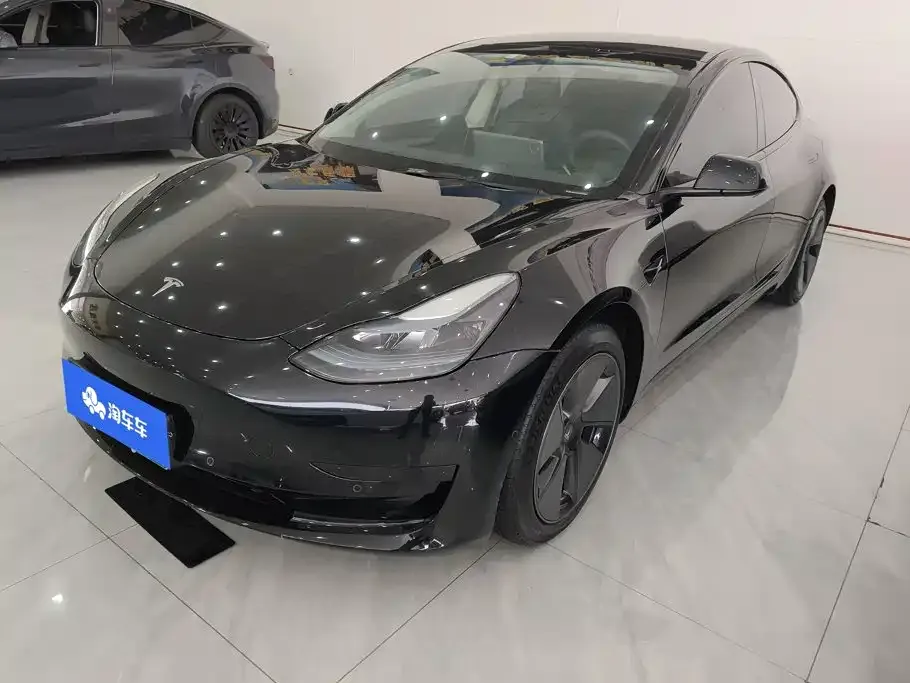 Tesla Model 3 — фото 1