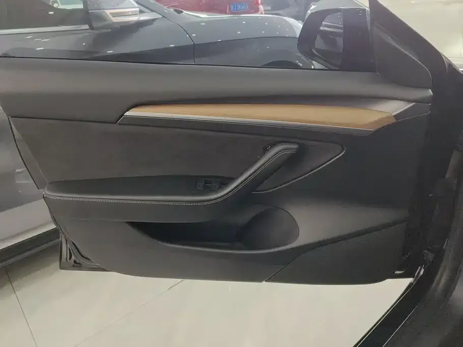 Tesla Model 3 — фото 3