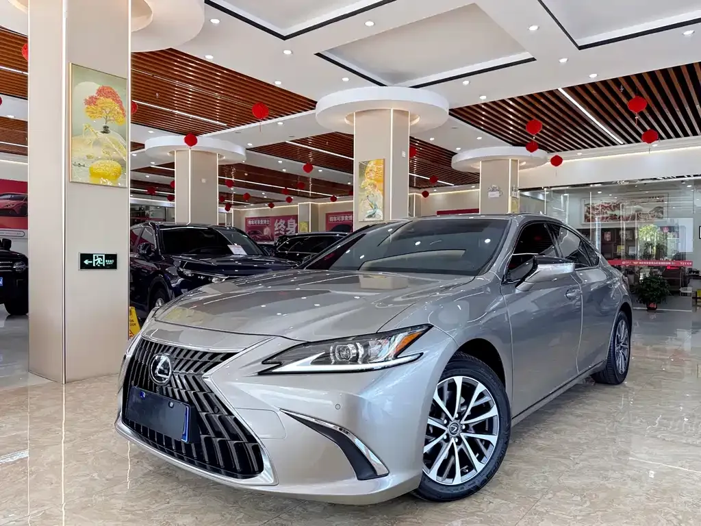 Lexus ES — фото 1