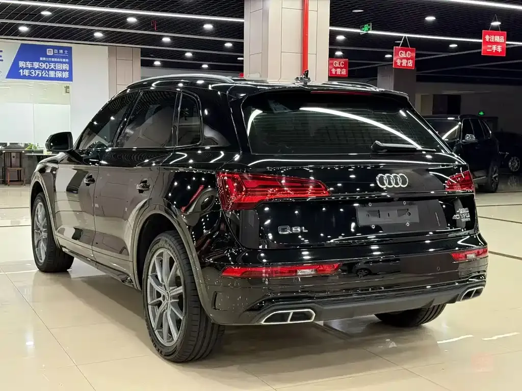 Audi Q5L — фото 9