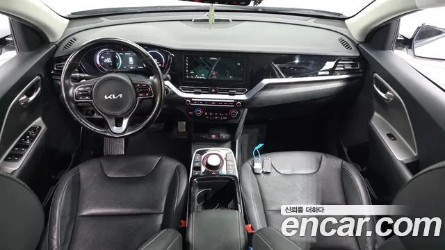 Kia Niro — фото 9