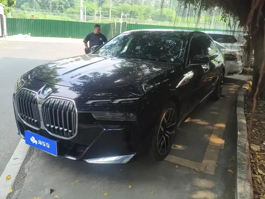 BMW 7 Series — фото 1