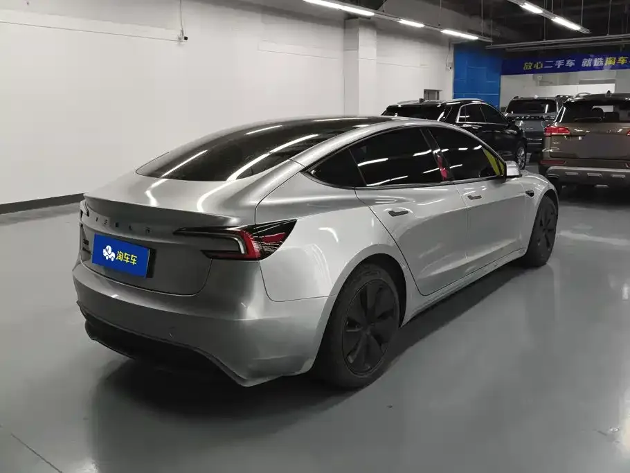 Tesla Model 3 — фото 4