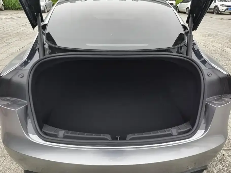 Tesla Model 3 — фото 9