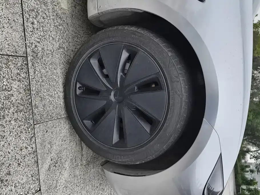 Tesla Model 3 — фото 3
