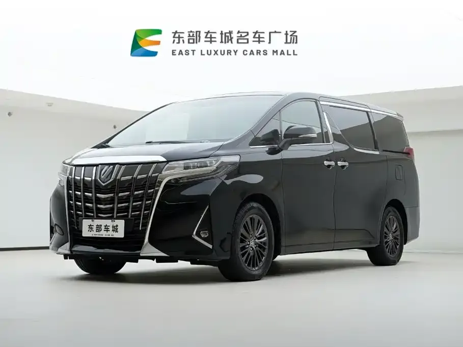 Toyota Alphard — фото 1