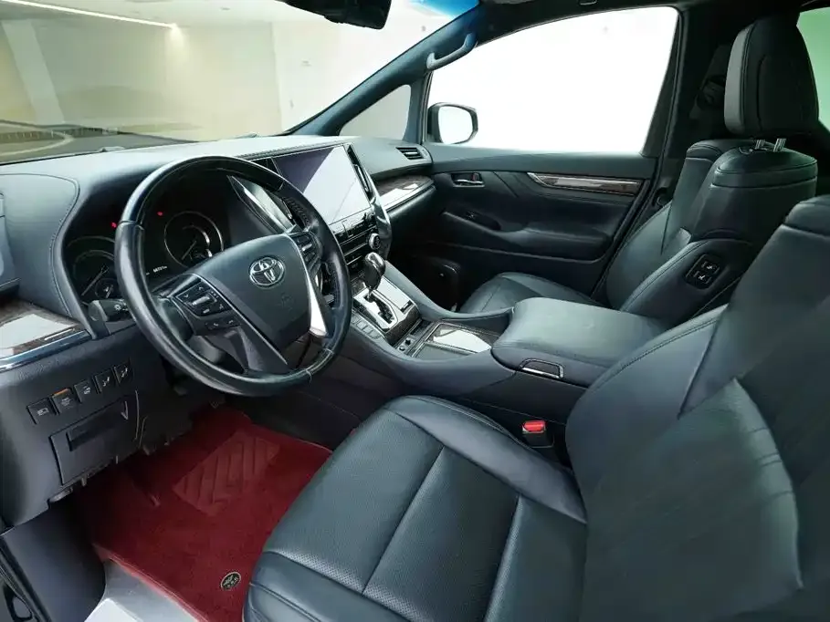 Toyota Alphard — фото 4