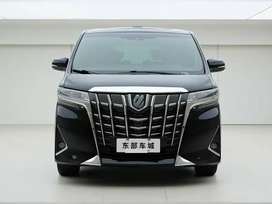 Toyota Alphard — фото 2