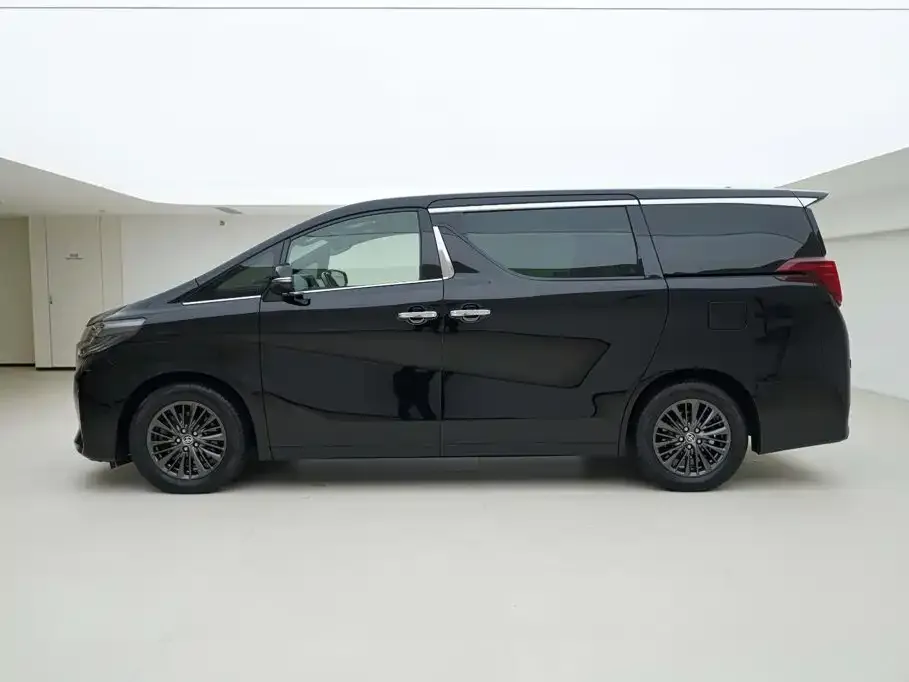 Toyota Alphard — фото 9