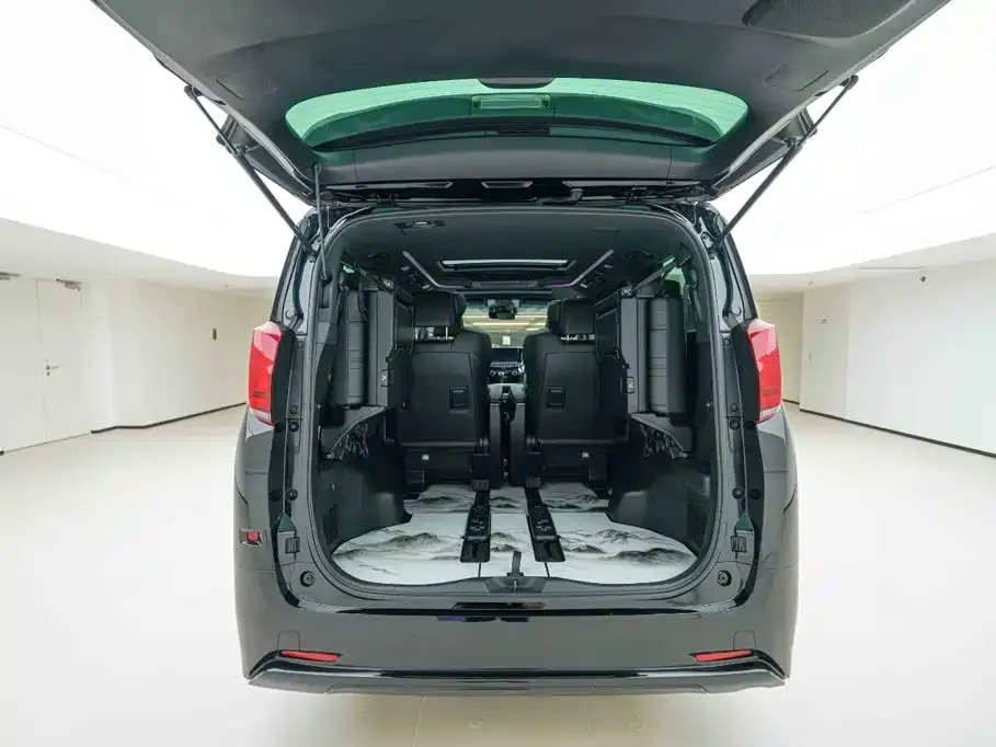 Toyota Alphard — фото 8