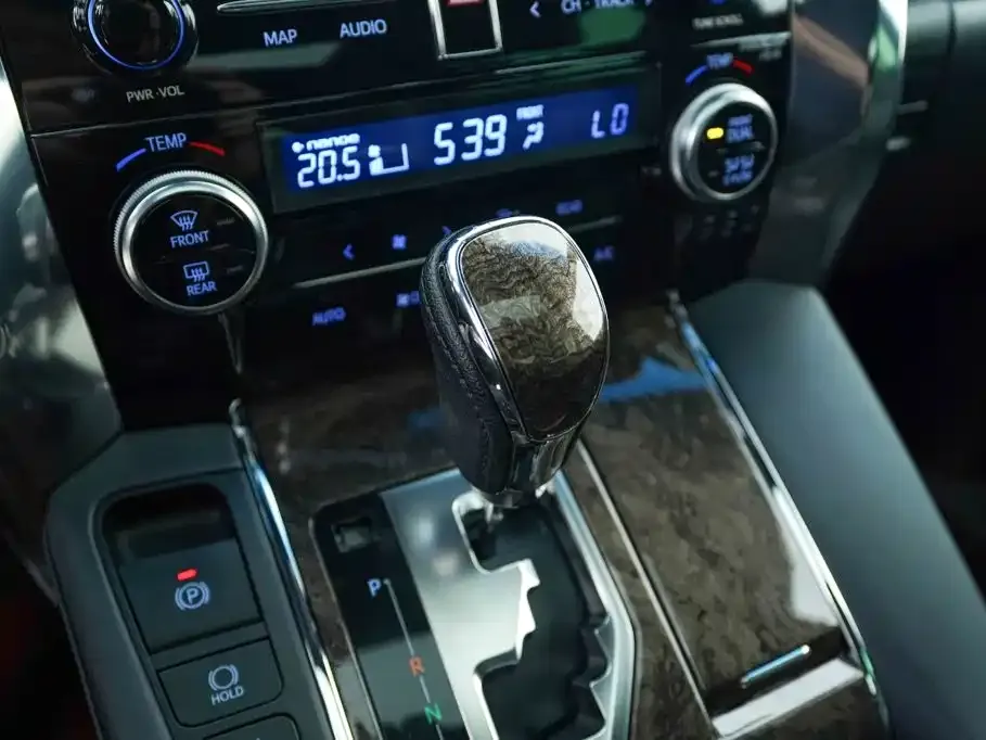 Toyota Alphard — фото 6