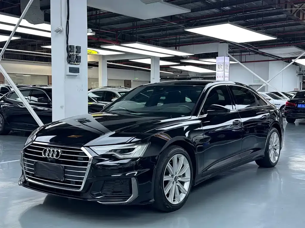 Audi A6L — фото 1