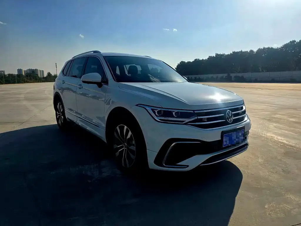 Volkswagen Tiguan L — фото 2