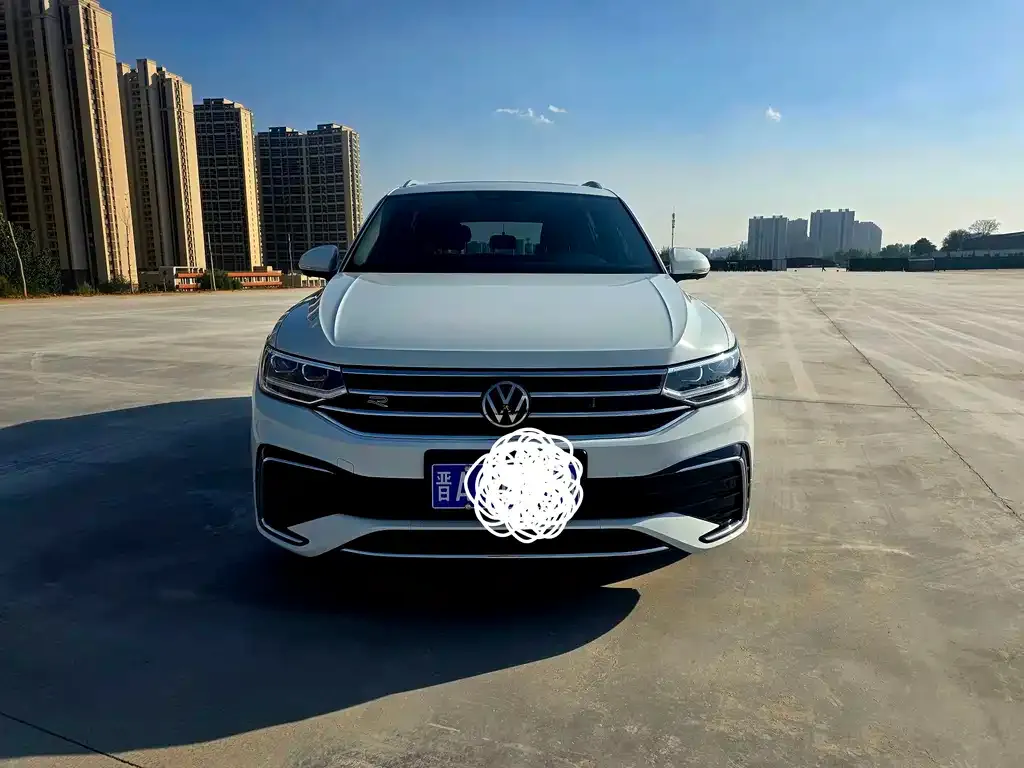 Volkswagen Tiguan L — фото 9