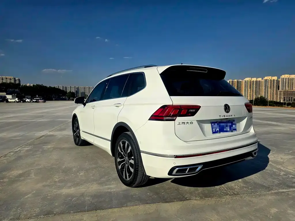 Volkswagen Tiguan L — фото 8