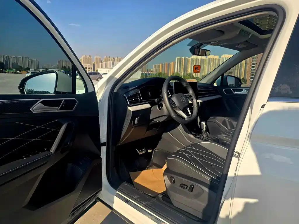 Volkswagen Tiguan L — фото 5