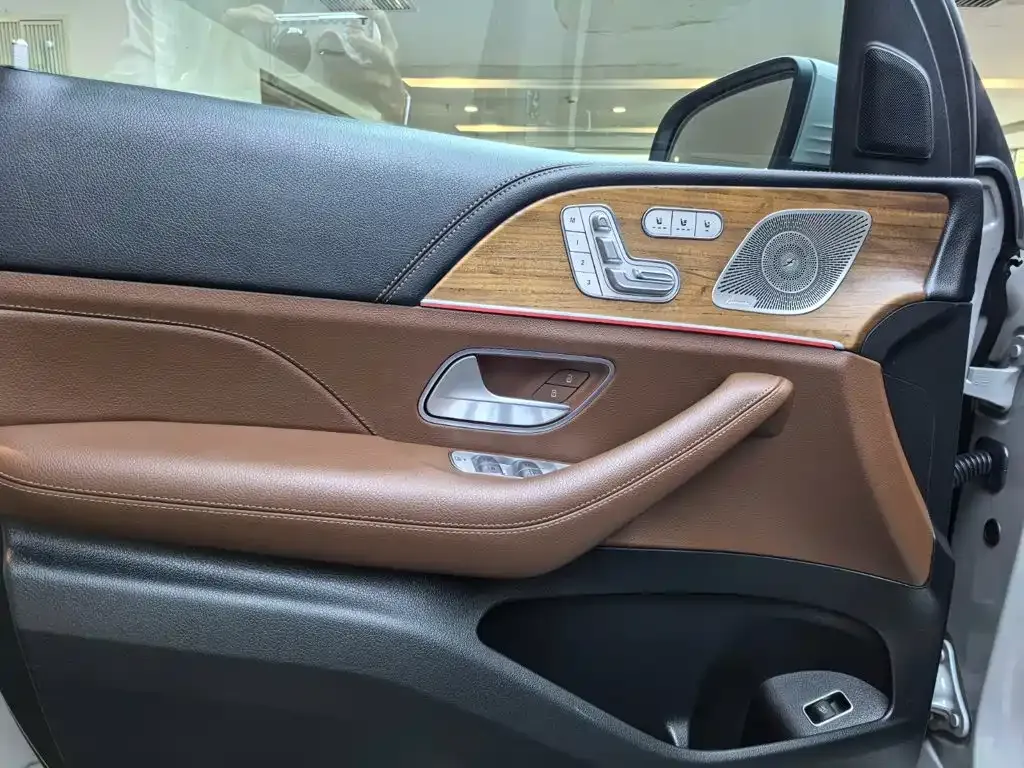 Mercedes-Benz GLS — фото 6