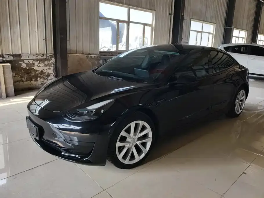 Tesla Model 3 — фото 1