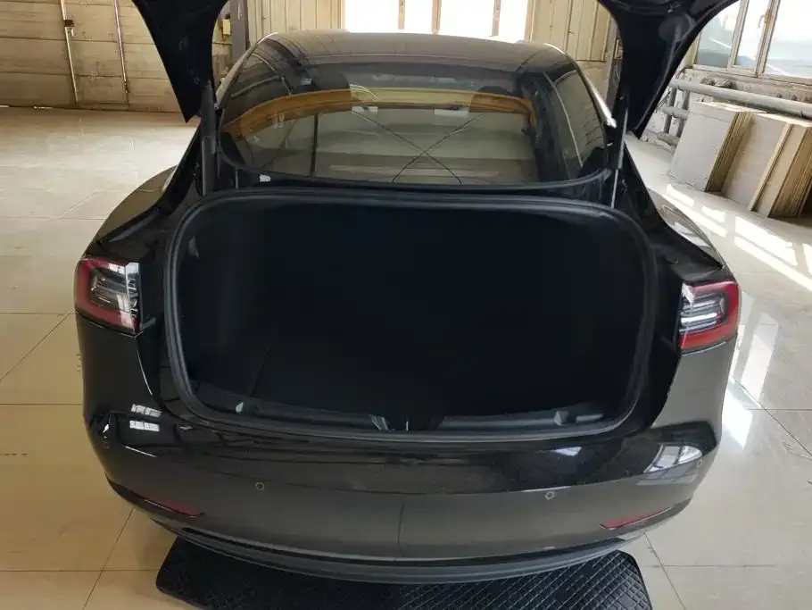 Tesla Model 3 — фото 4