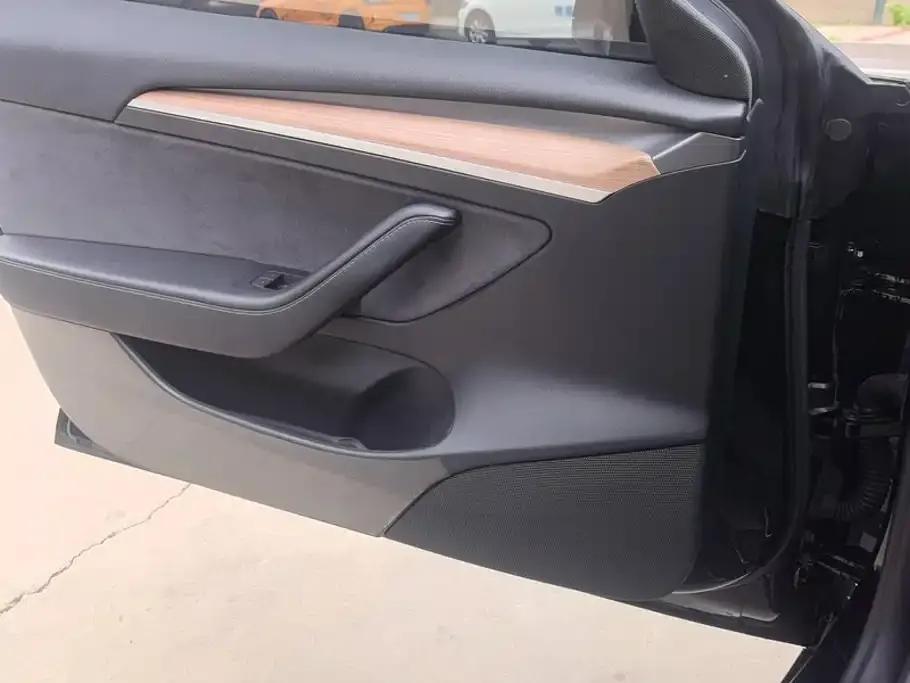 Tesla Model 3 — фото 9