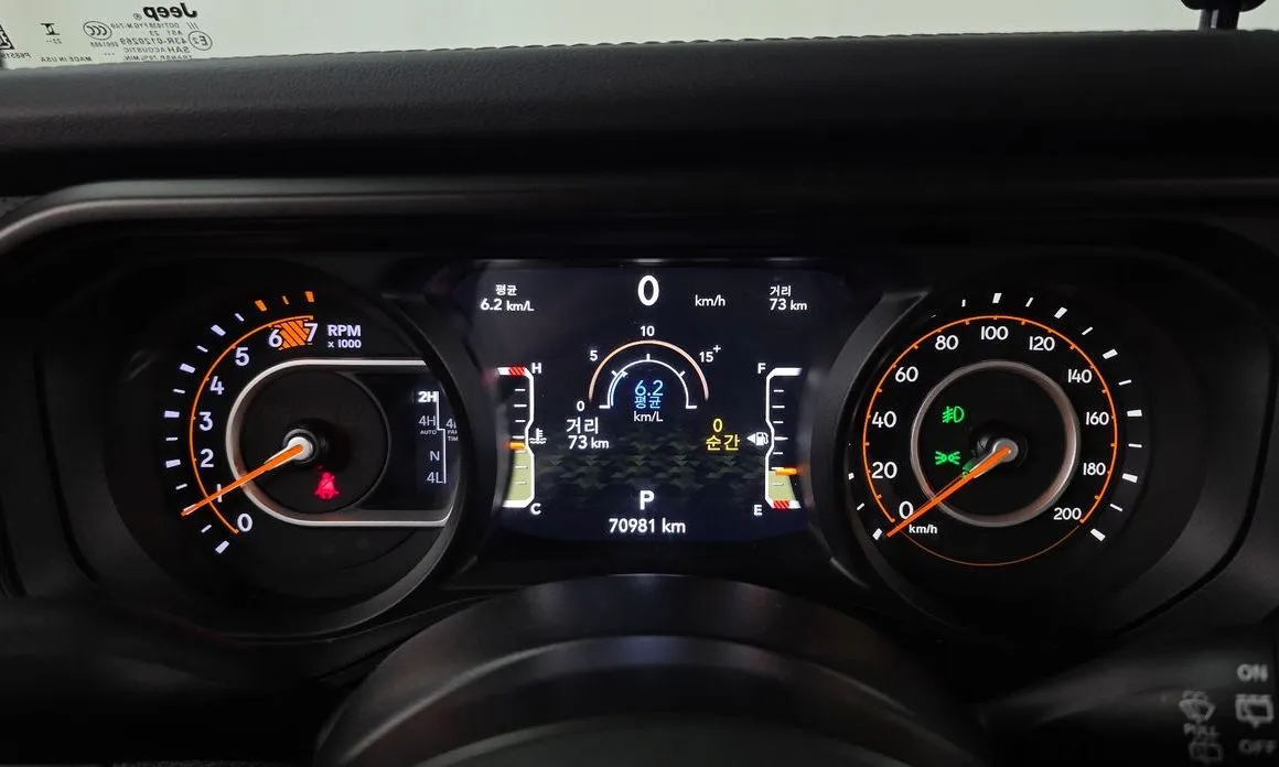 Jeep Wrangler — фото 10