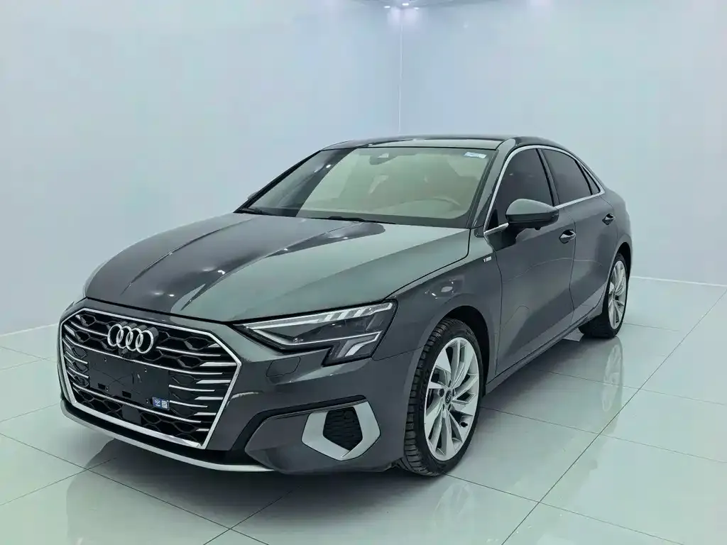 Audi A3 — фото 1