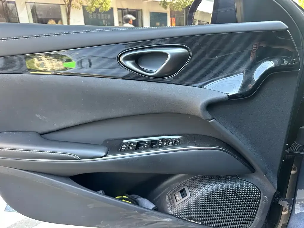 BYD Seal — фото 7