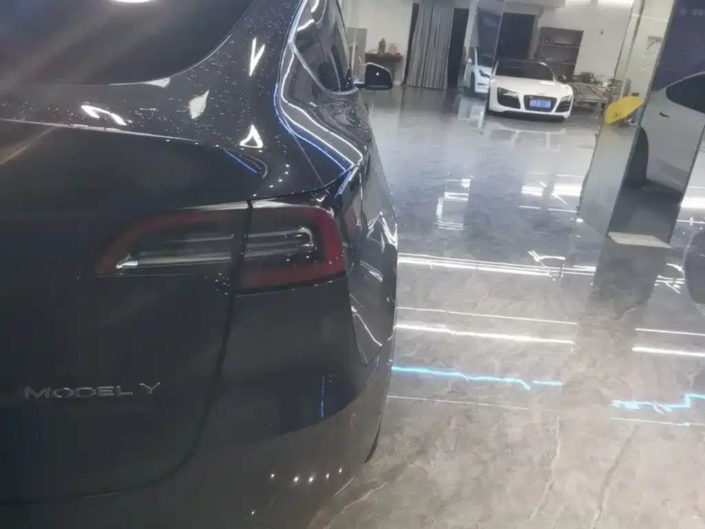 Tesla Model Y — фото 8