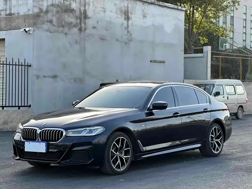 BMW 5 Series — фото 1