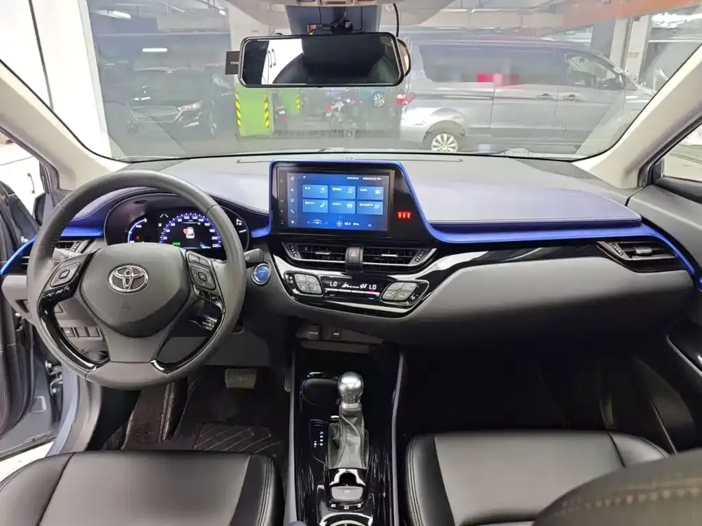 Toyota C-HR — фото 2