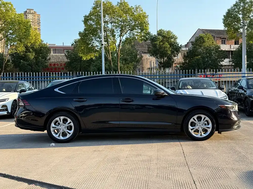 Honda Accord — фото 10