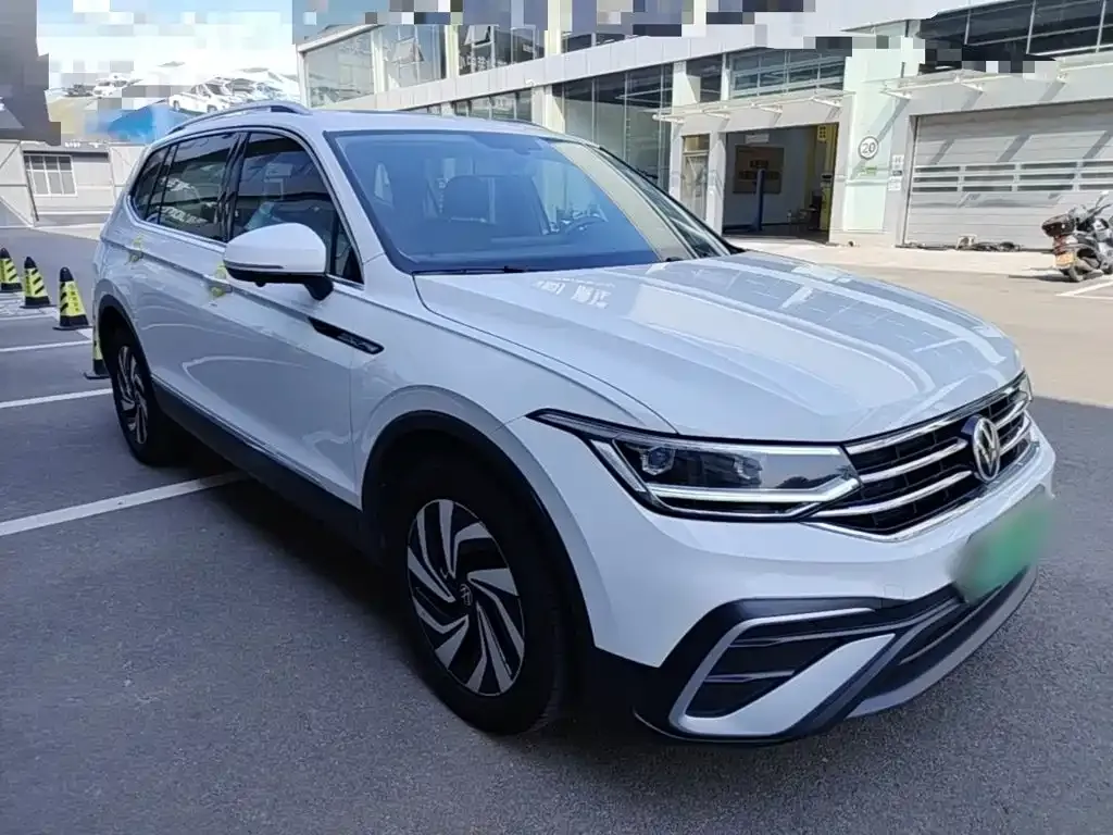 Volkswagen Tiguan L — фото 5