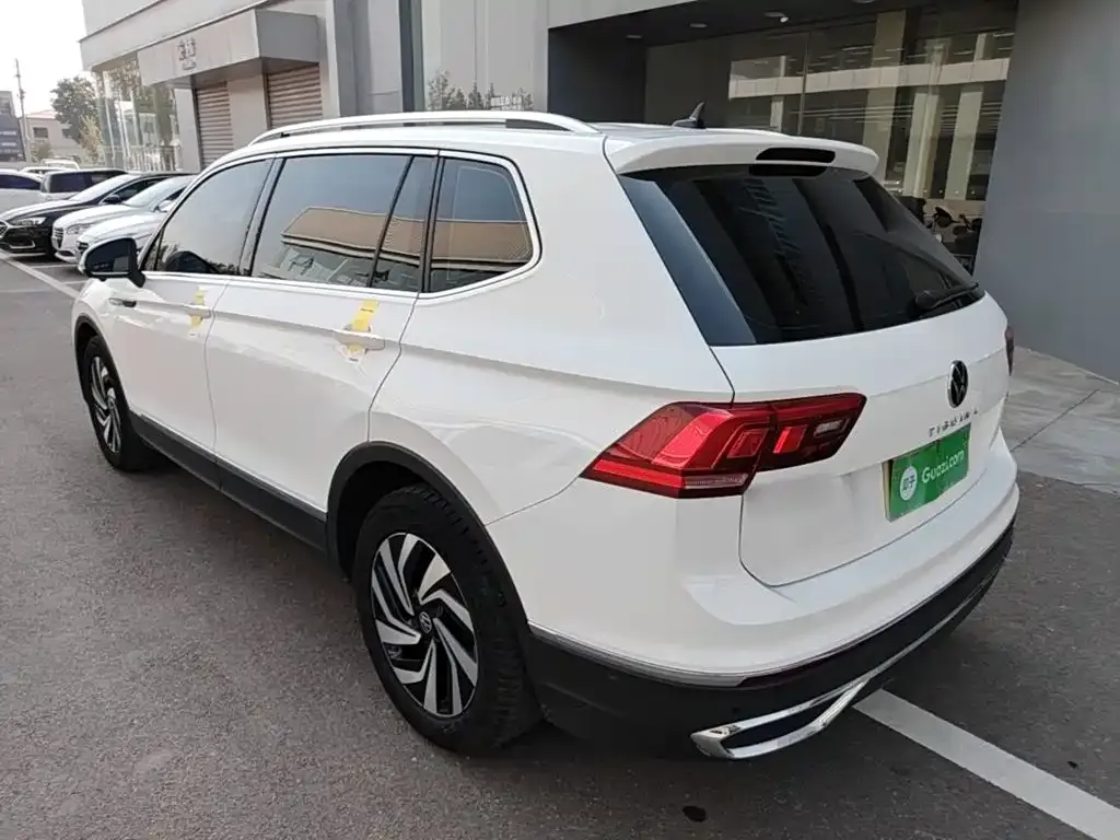 Volkswagen Tiguan L — фото 3