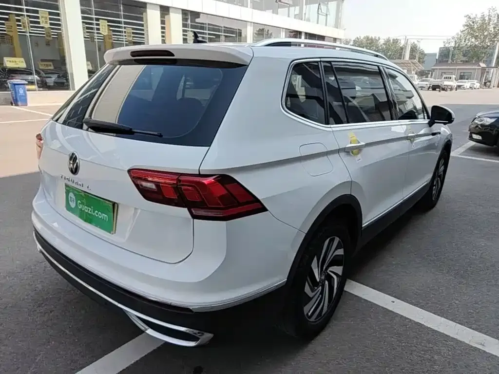 Volkswagen Tiguan L — фото 4