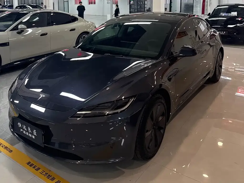 Tesla Model 3 — фото 1