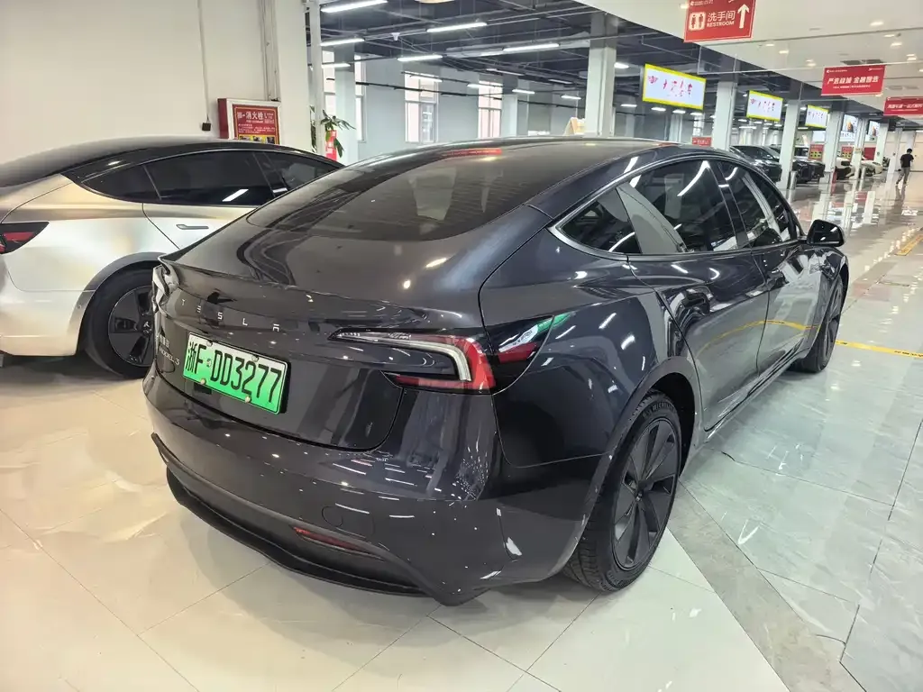 Tesla Model 3 — фото 5
