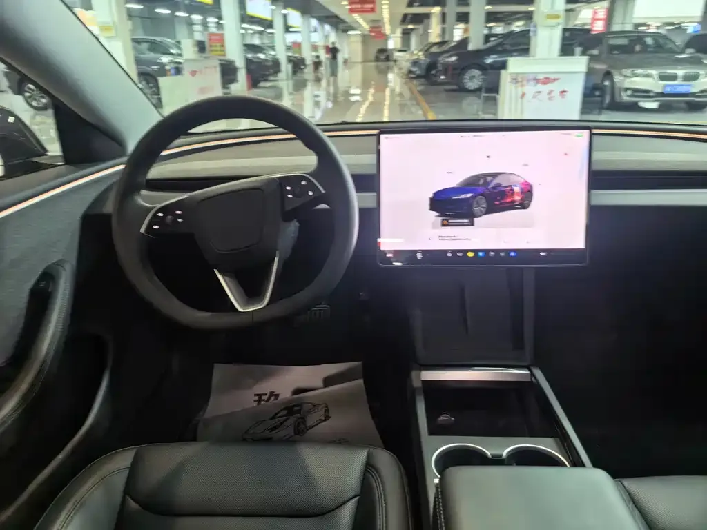 Tesla Model 3 — фото 4