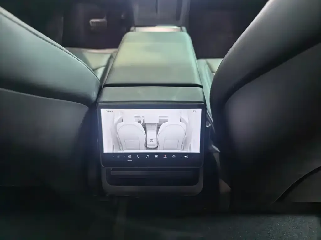 Tesla Model 3 — фото 3