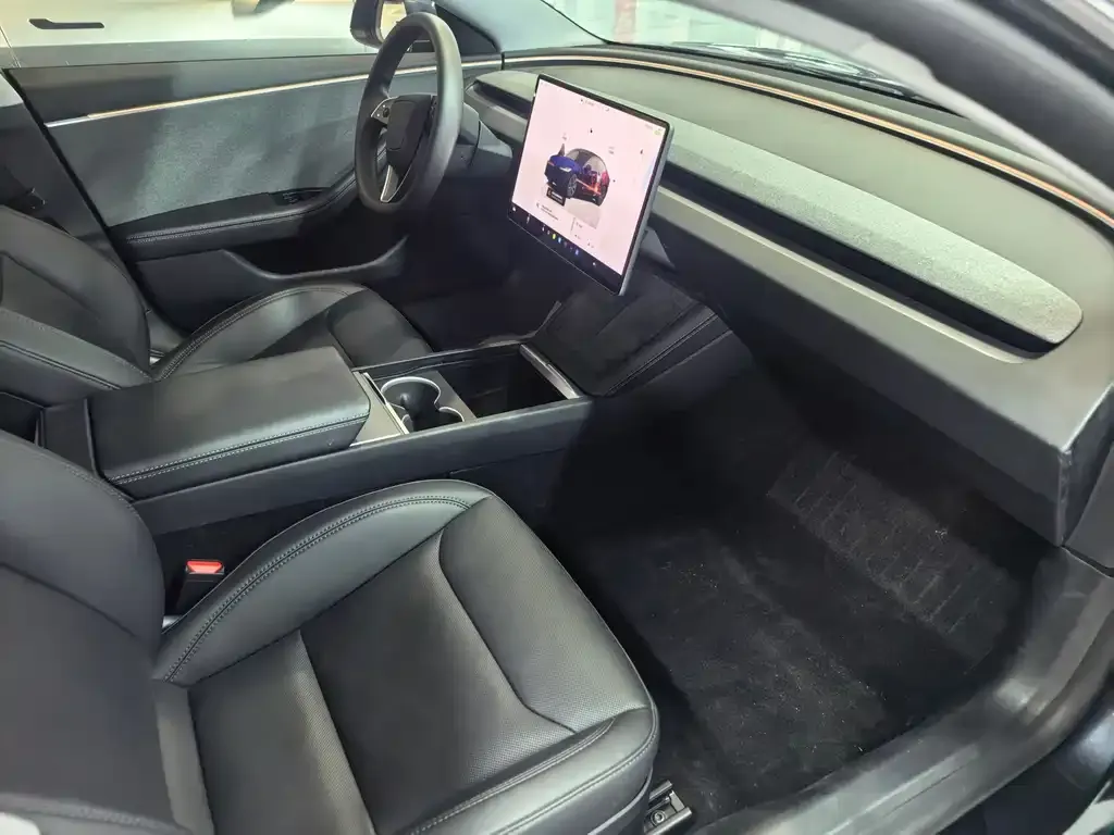 Tesla Model 3 — фото 10