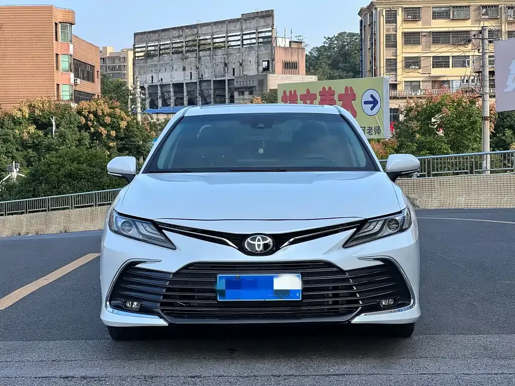 Toyota Camry — фото 7