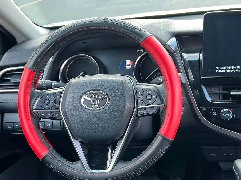 Toyota Camry — фото 10