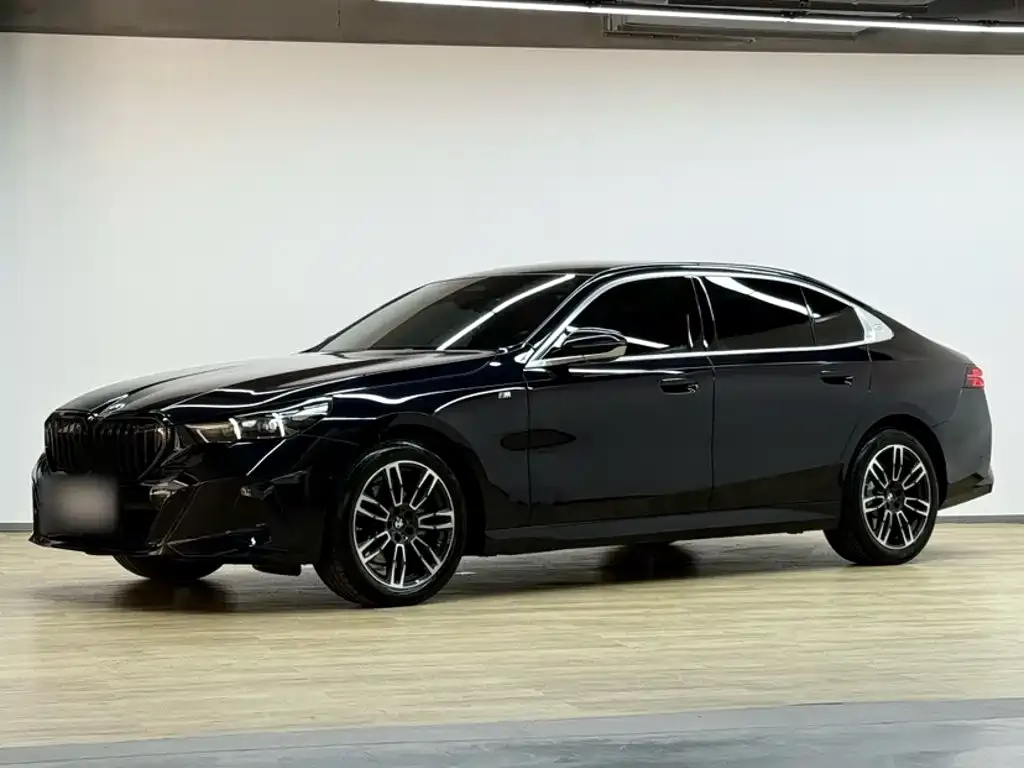 BMW 5 Series — фото 1