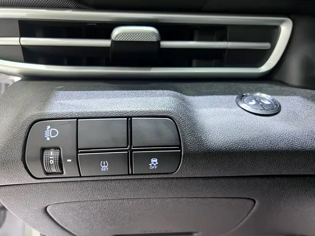 Hyundai Elantra — фото 10