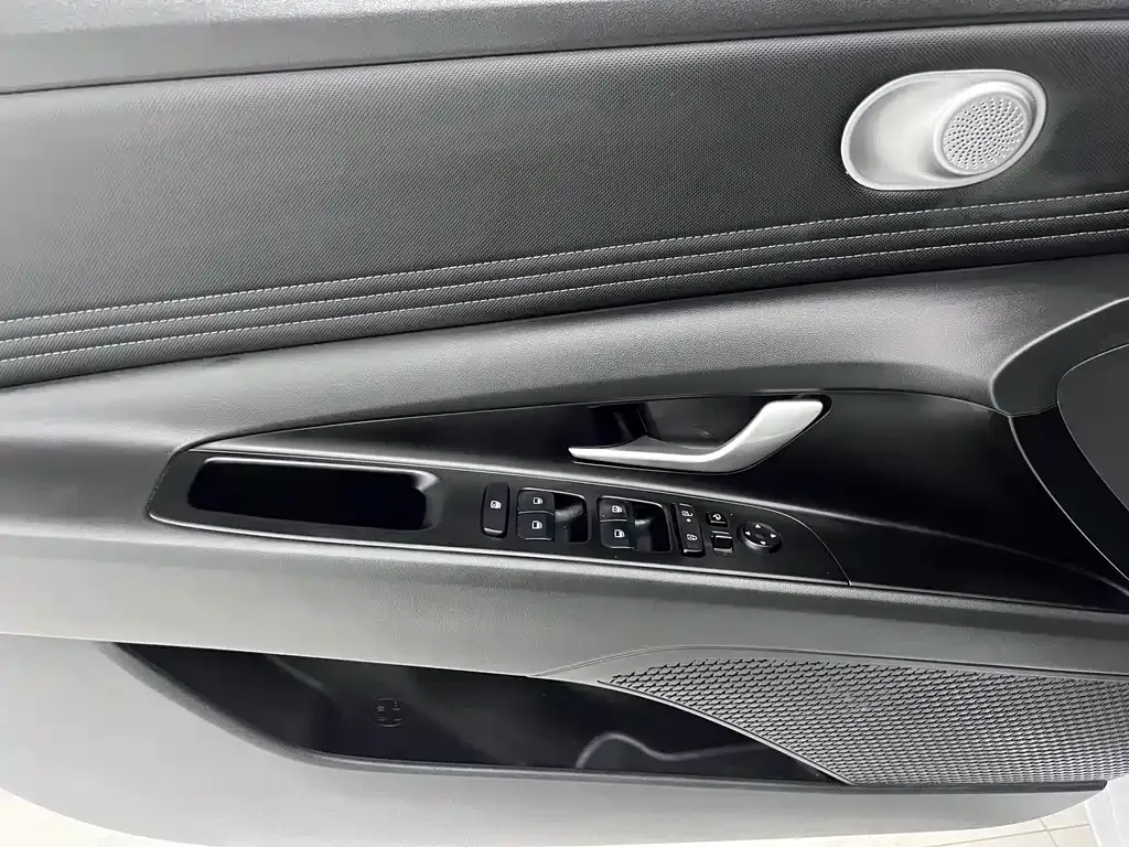 Hyundai Elantra — фото 6